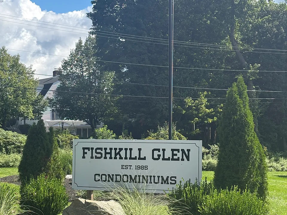 4 Fishkill Glen Dr #C