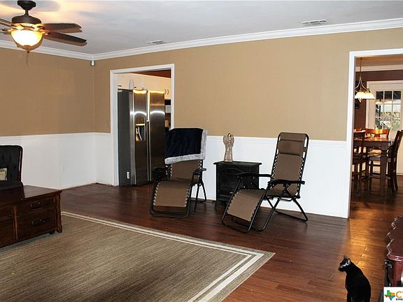 3rd image of 795 Paige St