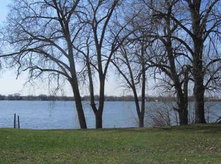 1108 Lakeshore Dr, Menasha, WI 54952