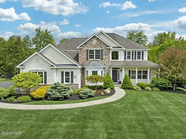13 Tipperary Way, Ballston Lake, NY 12019