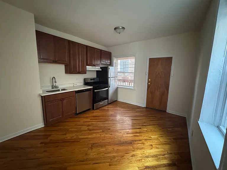 2151 W Walton St #2 — Photo 6