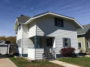 512 S 26th St, Manitowoc, WI 54220