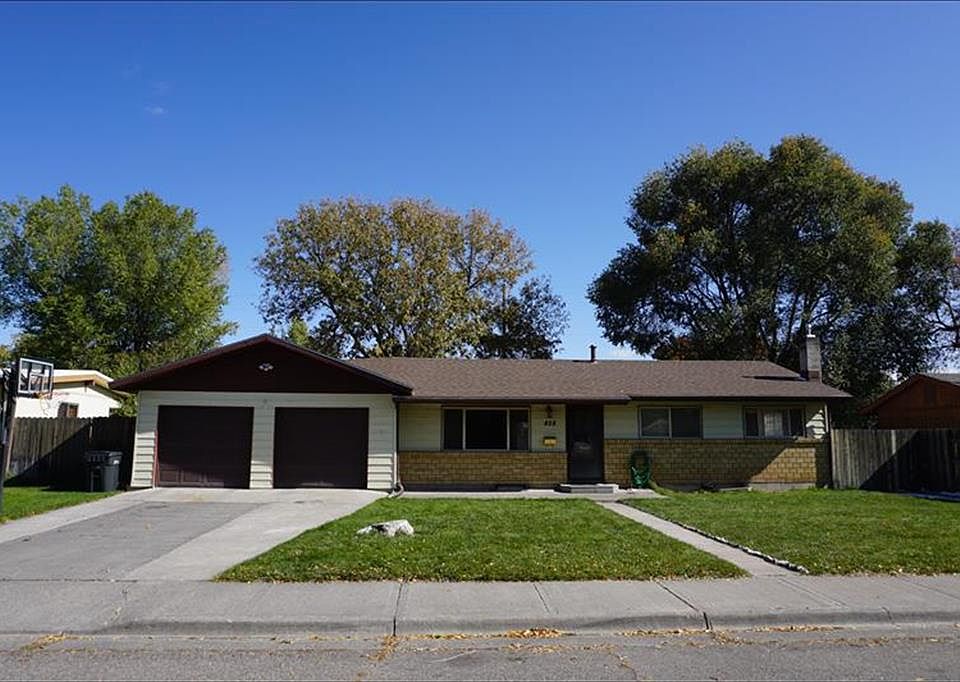 1st image of 458 Valley Dr