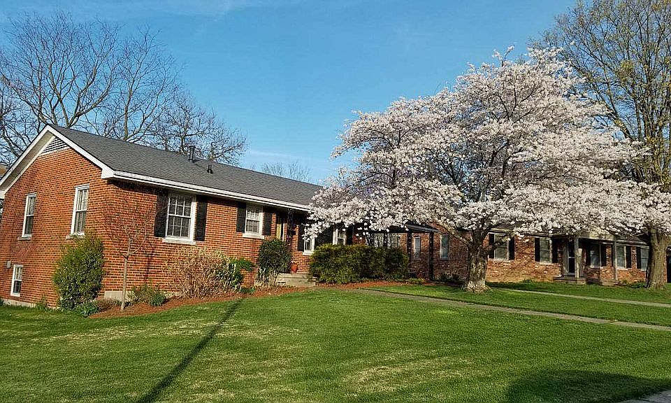 1st image of 111 Willow Dr