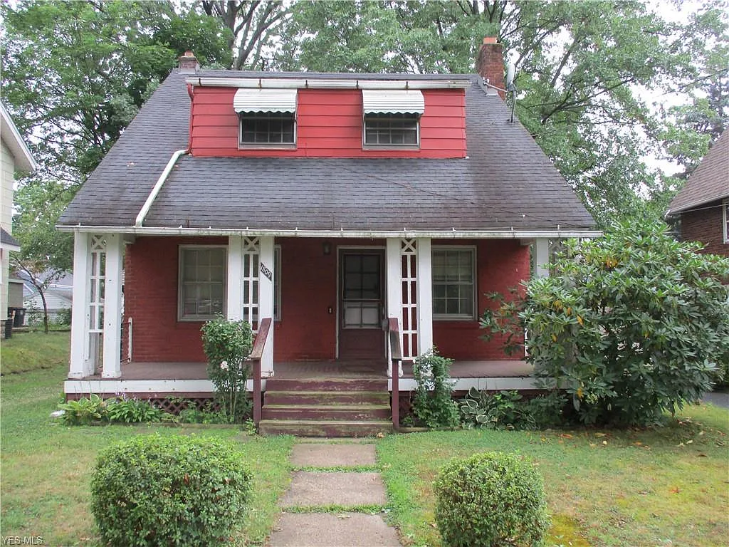 1809 Hillside Ter photo 1