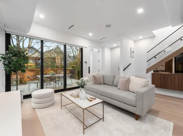 275 W 17th Ave #1, Vancouver, BC V5Y 1Z9