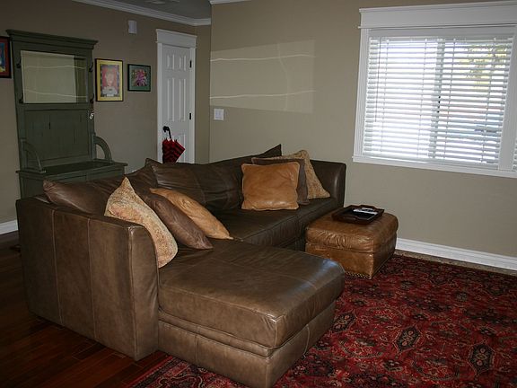 dual pane windows, crown molding