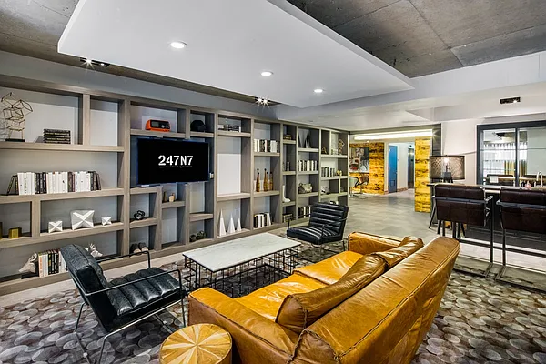 Rented by Greystar | media 11