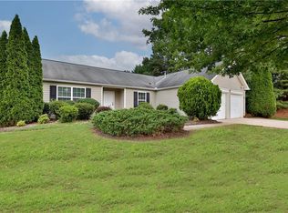 3190 Bridgeshaw Dr, Cumming, GA 30028