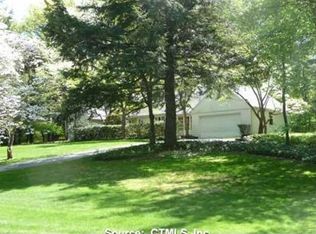 7 Westmont St, West Hartford, CT 06117