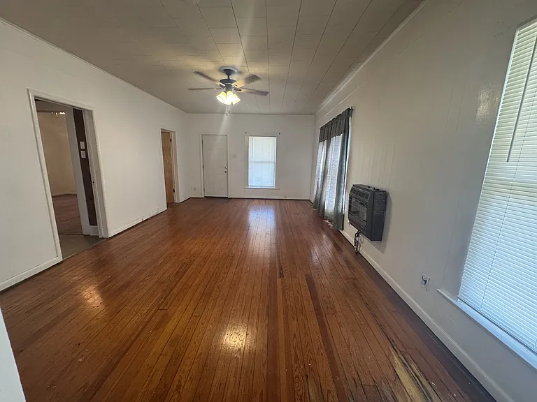 307 N Witte St — Photo 3
