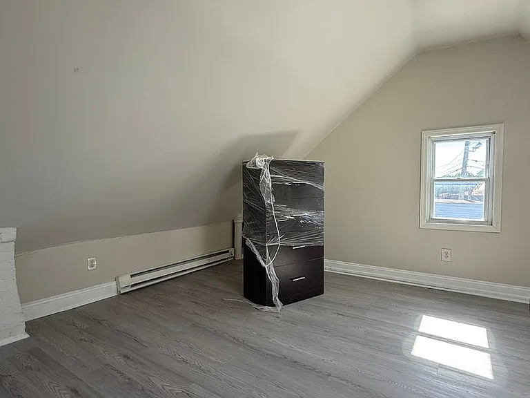 384 Glenwood Ave — Photo 5