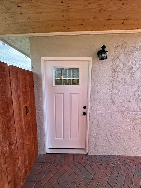 557 Roberta Ave — Photo 3