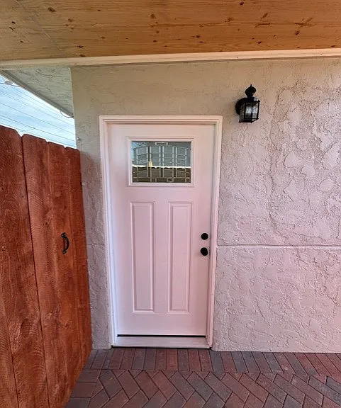 557 Roberta Ave — Photo 3