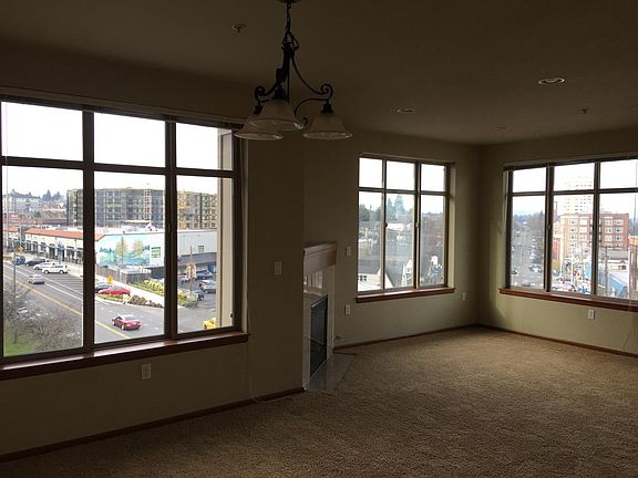 Oversized Windows in Dining, Living Rm
