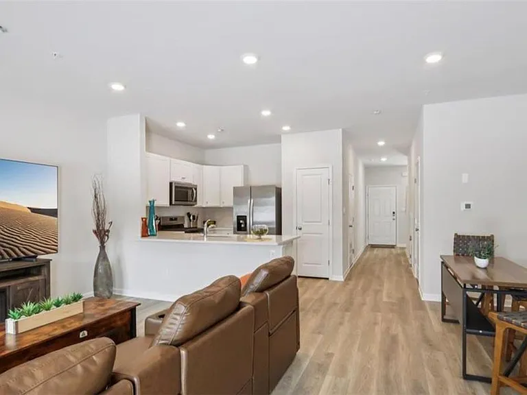 1138 Martin Rd — Photo 3
