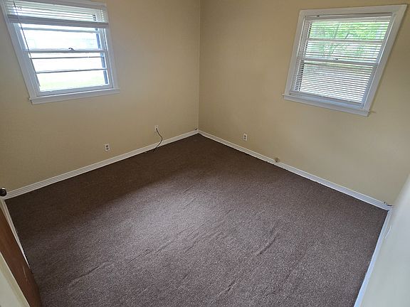 4th image of 806 S Ussery St