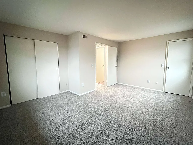 Crown Ridge Apartments — Photo 42