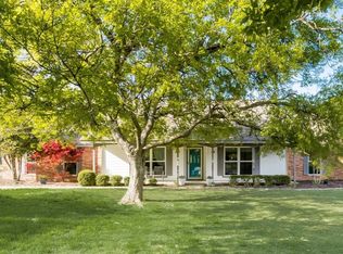692 S Loop Dr, Cedar Hill, TX 75104