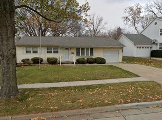 2810 Eastwood Dr, Iowa City, IA 52245