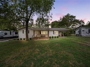 410 E McCormick St, Prairie Grove, AR 72753