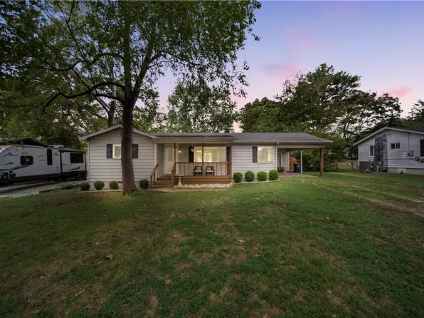 410 E McCormick St, Prairie Grove, AR 72753