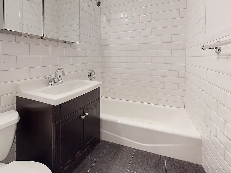 545 E 12th St #4D — Photo 4