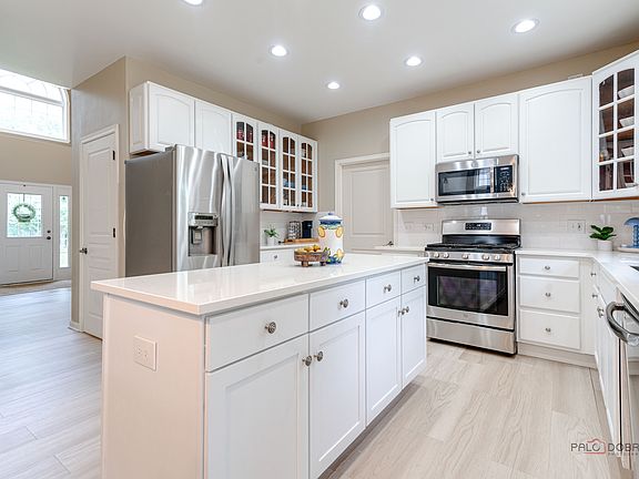 5th image of 124 Carmella Dr