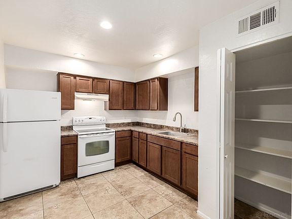 4th image of 1815 E Sheridan St APT 2