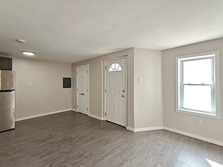 14 N New Rd — Photo 1