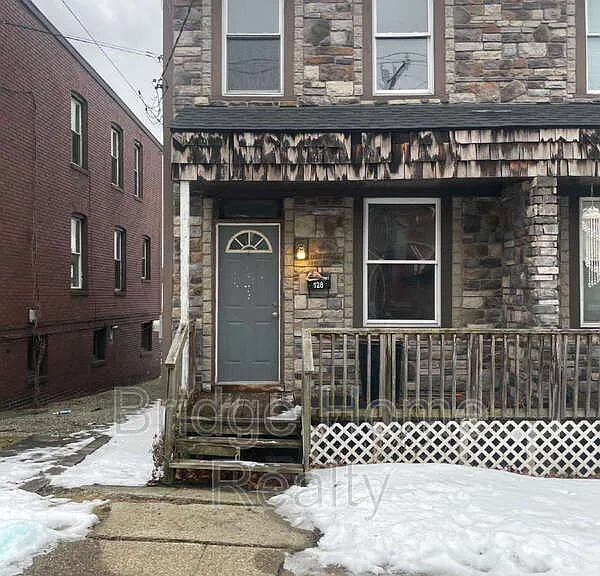 128 S Spring Ave — Photo 2