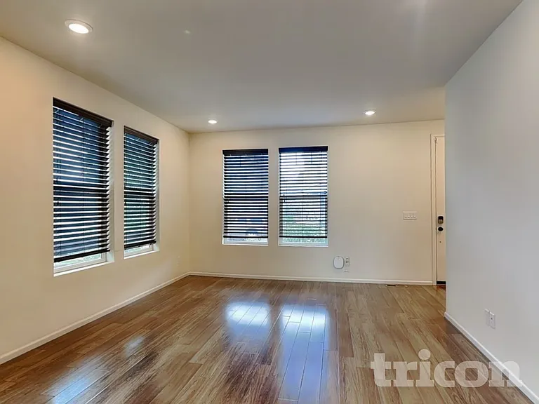 21895 E Radcliff Cir — Photo 2