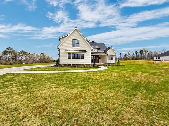 3rd image of 151 Palisade Dr