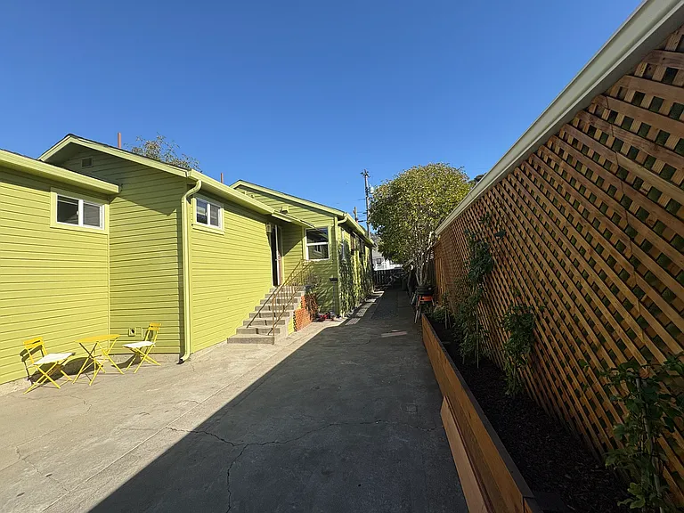 1017 Everett St — Photo 10