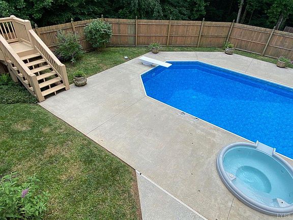 5th image of 110 Wooldridge Cir