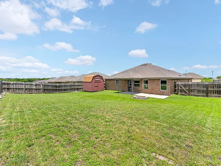 403 Chrislyn St — Photo 24