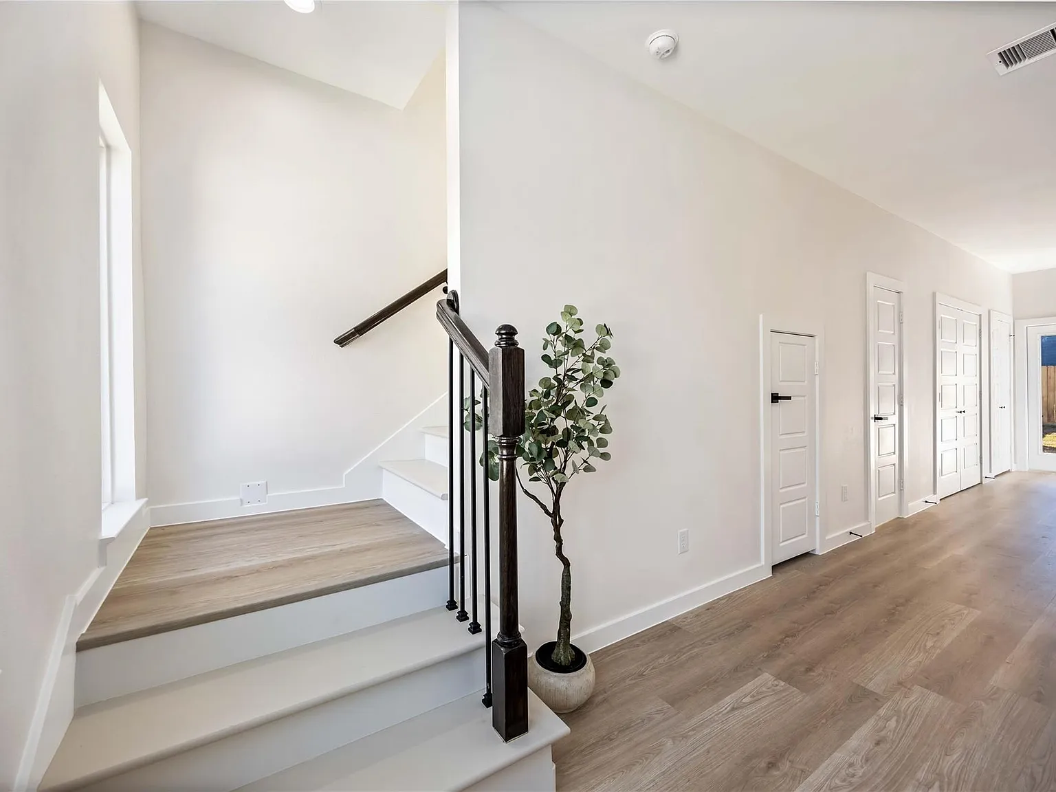 2 bed, 2.5 bath, 1000 sqft, $1,800 — Photo 4