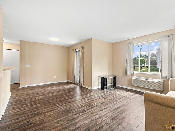4th image of 1709 Silverstone Dr #1709