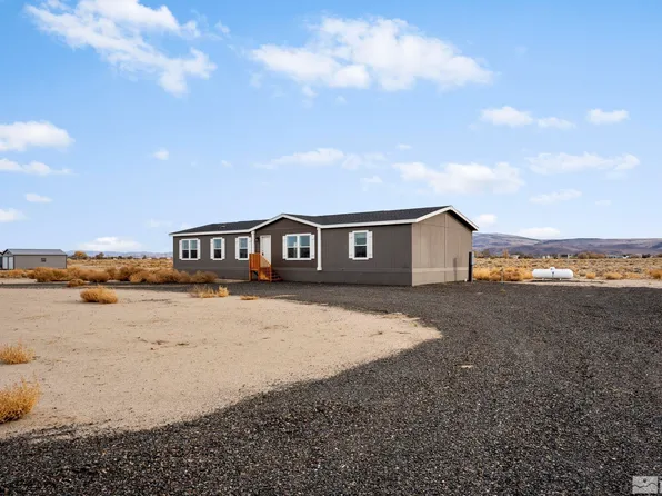 1785 E Antelope St, Silver Springs, NV 89429