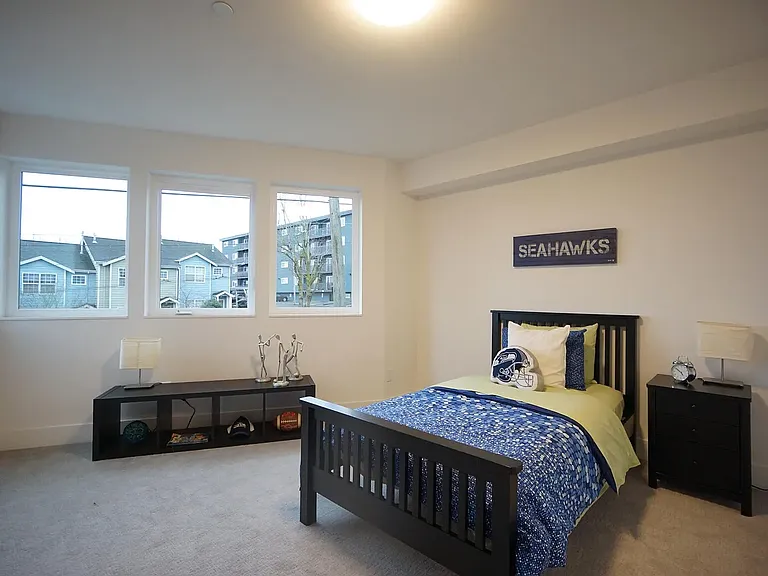 1824 E Union St — Photo 15