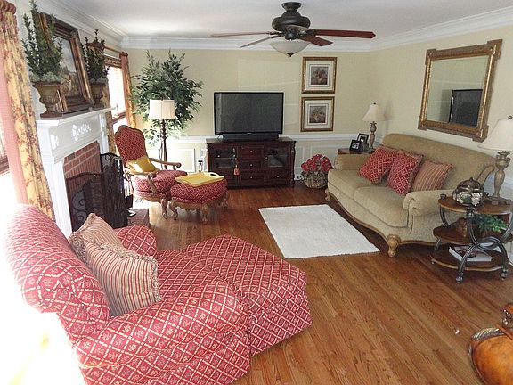 2nd image of 829 Mill Bend Dr