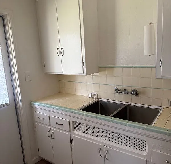 3477 Carmona Ave — Photo 3