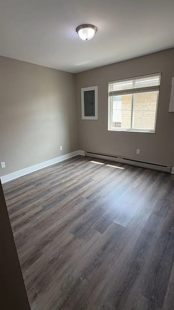 Newly Remodeled 1 Bedroom Apartment, Walk to Campus! — Photo 3
