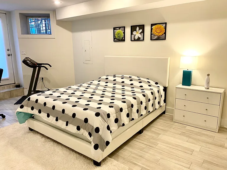 18 T St NE #1 — Photo 12