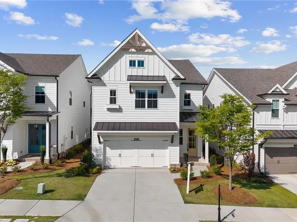 637 Skytop Dr, Cumming, GA 30040