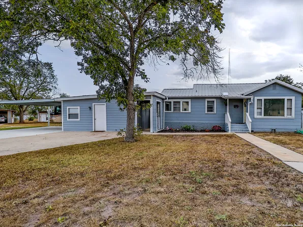 518 E Main Ave, Karnes City, TX 78118