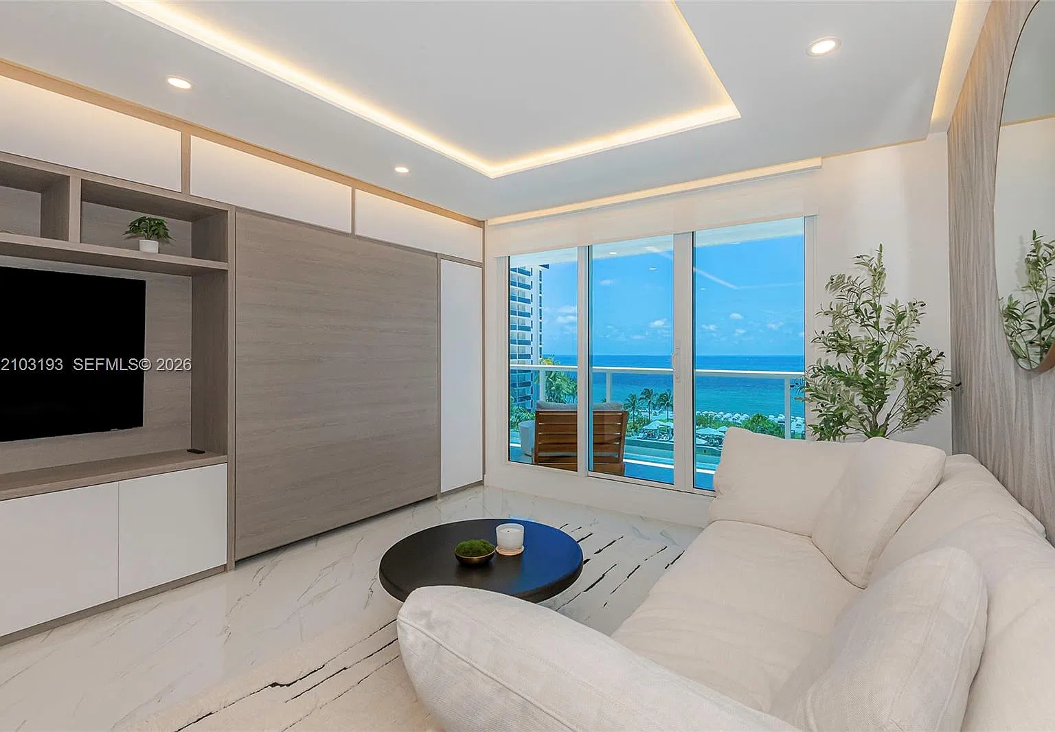 Roney Palace Condo — Photo 4