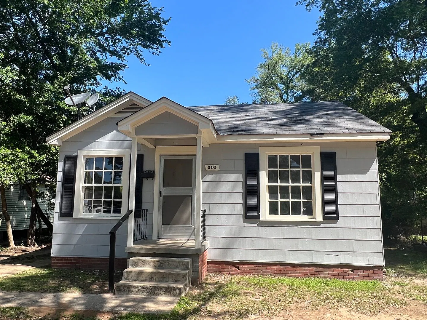 2 Bedroom 1 Bath — Photo 2