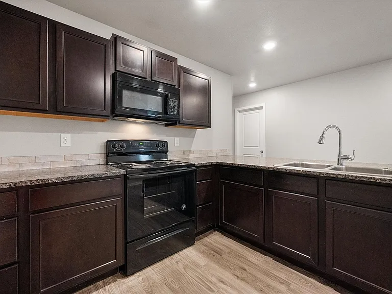 14409 Avenue X St — Photo 11
