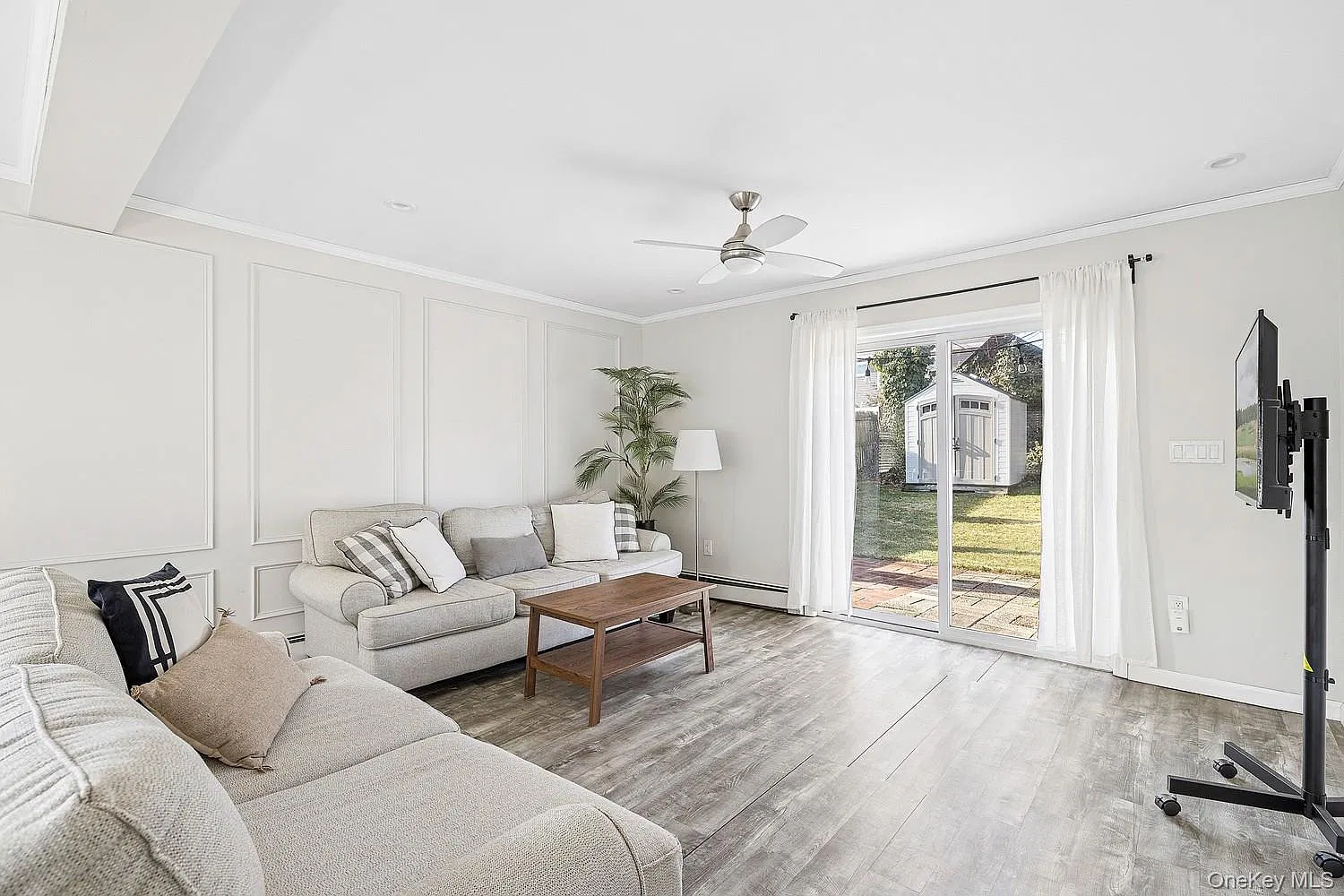 3 bed, 1.5 bath, 1050 sqft, $4,200 — Photo 4